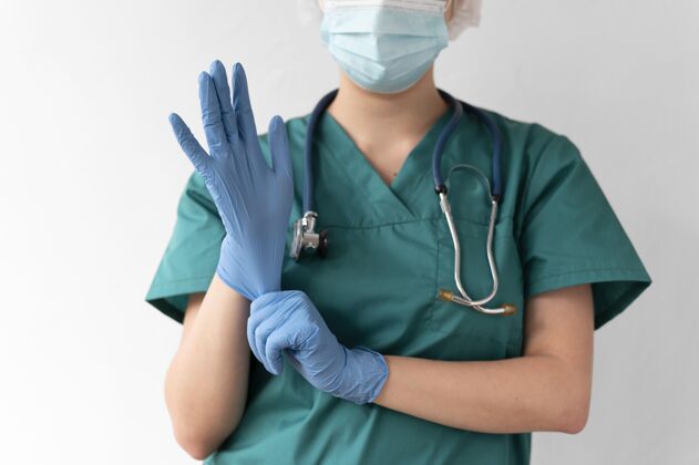工作女医生戴着医疗防护装备工作健康职业