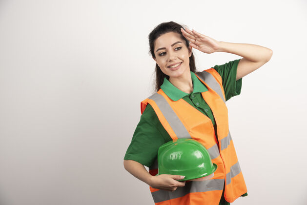 建筑商戴着安全帽和制服的年轻女子高质量照片安全雇员头盔