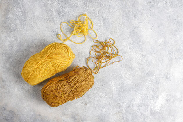 球用针线编织成不同颜色的纱线球各种纺织自然