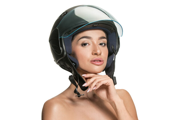 碳戴摩托车头盔的漂亮女人的画像面部人女孩