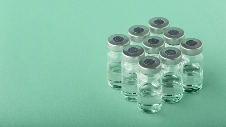 安排绿色上的疫苗瓶排列病毒疫苗实验室