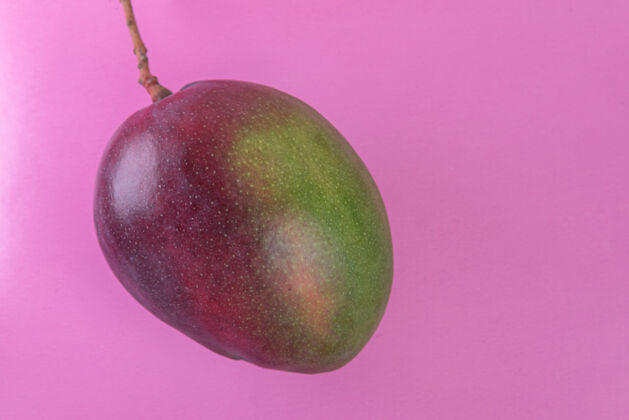 芒果粉色表面的芒果夏季营养素食
