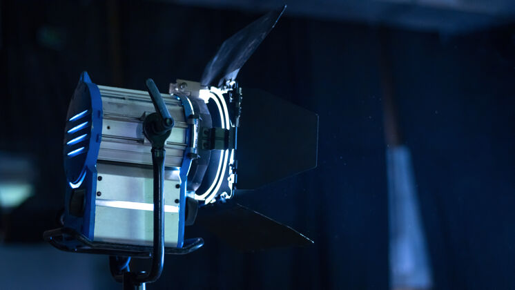 灯光专业的灯光设备对电影集粒子在空气中照明技术手电筒