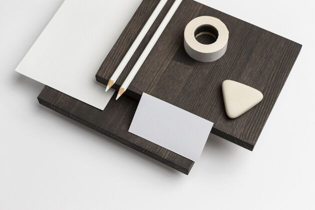 文具高角度模拟文具对木材组成办公桌分类安排
