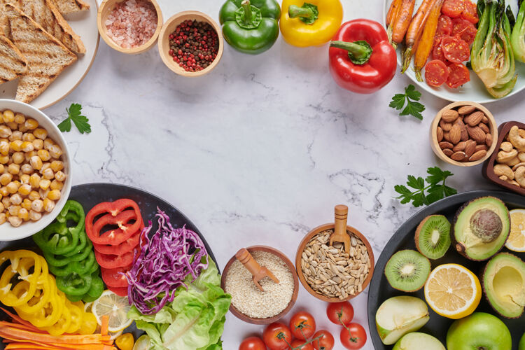 沙拉佛碗菜 蔬菜和豆类顶视图健康晚餐水果