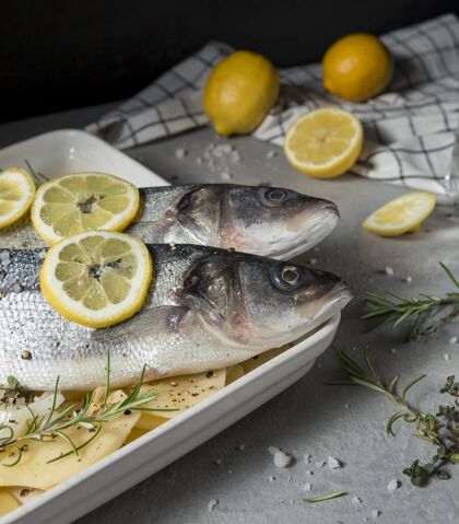 生的用于烹饪的生鱼成分厨房分类烹饪