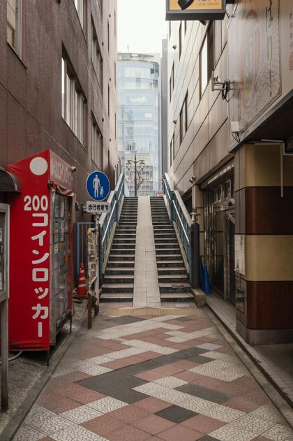 街道美丽的日本城市 有楼梯日本白天建筑