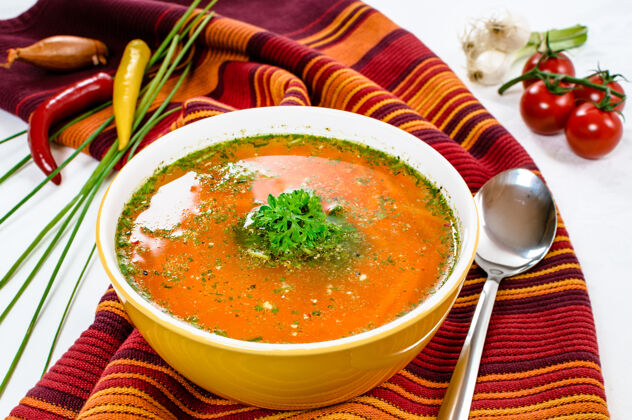 辛辣碗里有美味的蔬菜汤汤食物健康