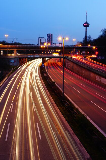 运动一个照明高速公路在夜间垂直高角度拍摄场景夜晚城市
