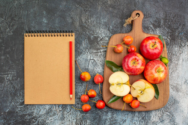 南瓜俯视苹果砧板与苹果樱桃笔记本铅笔农产品健康健康