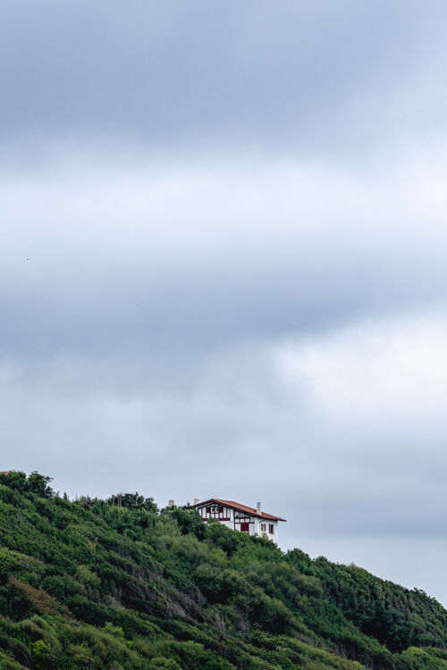 乡村自然景观与农村房屋在阴天风景乡村多云