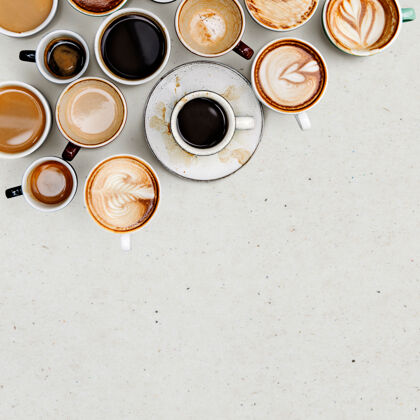 黑咖啡浅米色背景的咖啡杯 有复印空间芳香拿铁艺术