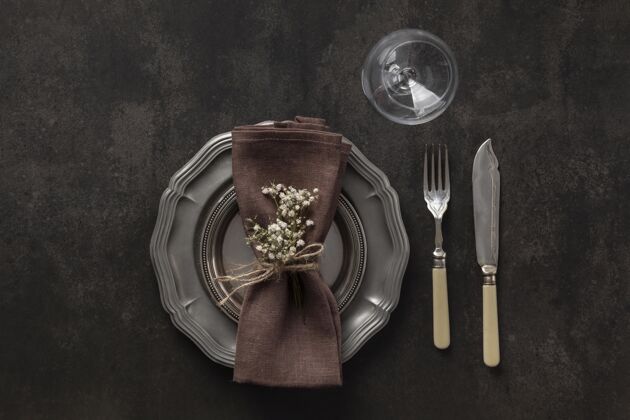餐具上面有盘子 餐具和玻璃分类水平图俯视图