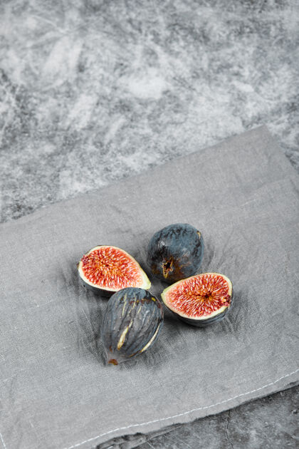 成熟成熟的无花果大理石背景与灰色桌布高品质的照片健康桌布新鲜