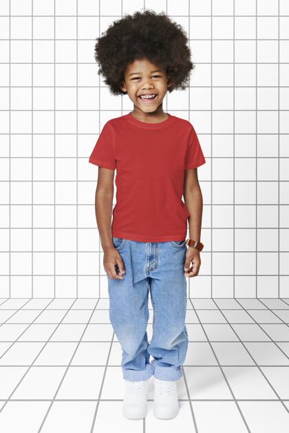 儿童穿t恤和裤子的黑人男孩服装非洲男孩