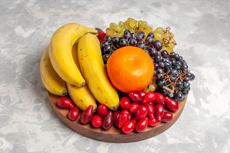 采购产品水果正面图水果成分香蕉山茱萸和白葡萄表面水果浆果新鲜成分维生素颜色山茱萸香蕉葡萄