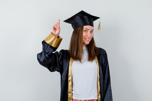成就毕业女的画像指着身着休闲服 制服 神采奕奕的前景色微笑Campus人民