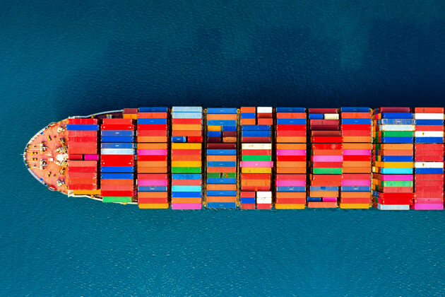 航海海上集装箱货船鸟瞰图建筑顶部船舶
