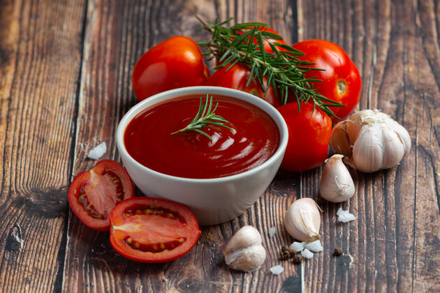 番茄酱番茄酱或番茄酱配新鲜番茄蔬菜蔬菜营养
