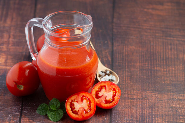 番茄新鲜番茄汁准备好了配料自然液体