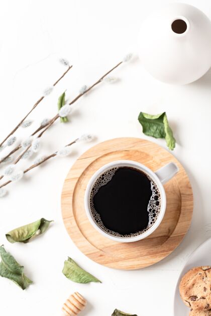 可口一杯黑咖啡 一张白桌子上的叶子咖啡棕色新鲜