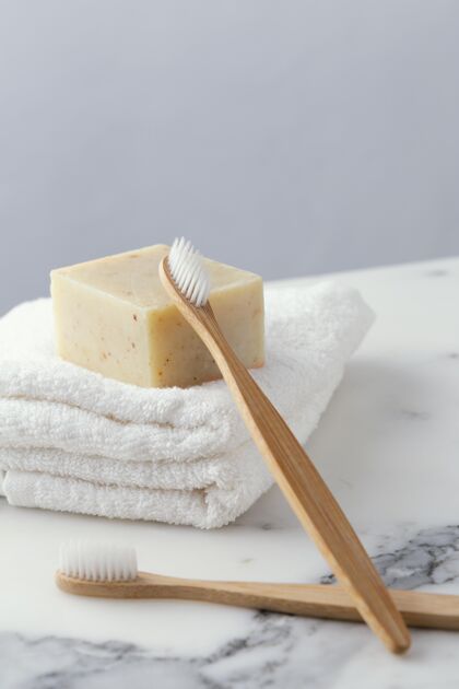 环保带牙刷和肥皂的毛巾可持续发展肥皂牙刷