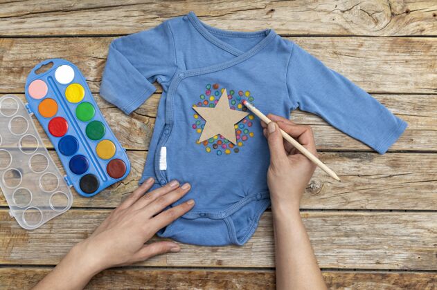 创意特写手画婴儿服装手服装分类