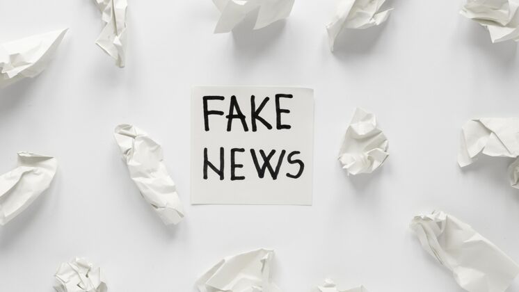 媒体碎纸上有假新闻假新闻全球信息