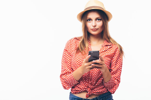 女性快乐的女人用手机 背景是白色的脸肖像信息