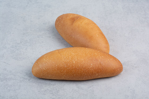 新鲜新鲜面包蓝色背景高品质的照片面包房面包自制