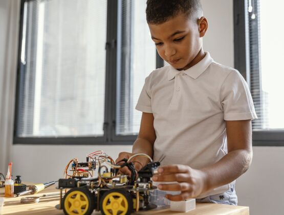 男孩儿童制造机器人工艺建筑工具机器人