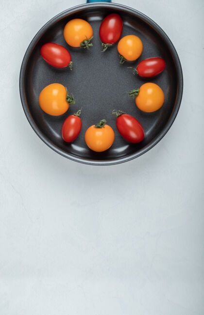 餐彩色西红柿内锅白色背景高品质的照片菜肴蔬菜木头