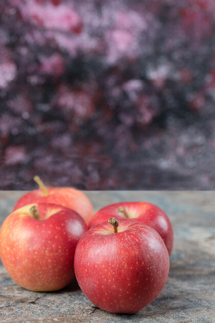 美味混凝土表面孤立的红苹果蔬菜食物石头