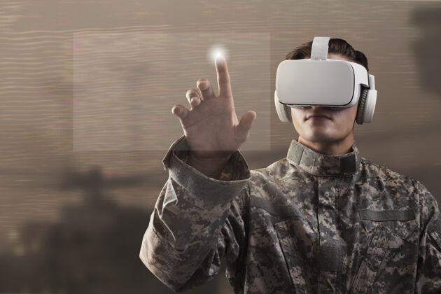 连接士兵在虚拟现实耳机触摸虚拟屏幕制服创新耳机