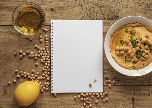 烹饪带笔记本和鹰嘴豆的食物配料顶视图膳食俯视图鹰嘴豆