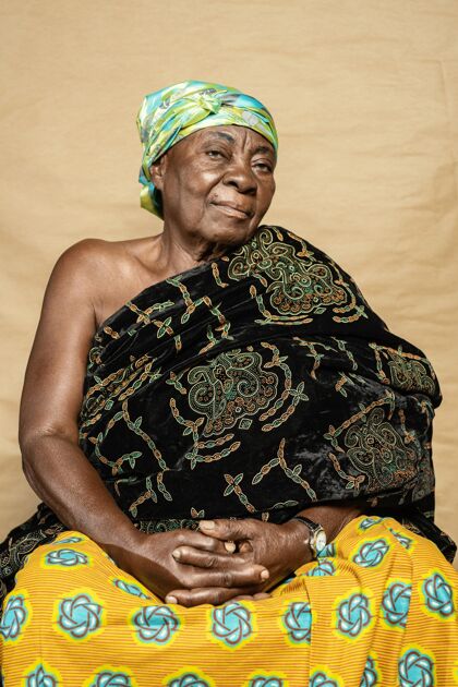 服饰非洲老妇人女人服装部落