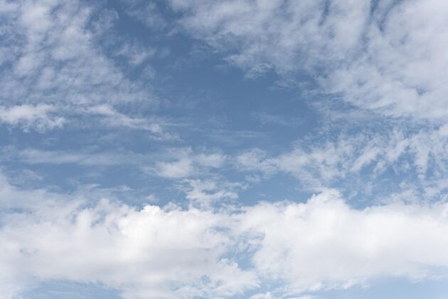 天气天空中蓬松的云云复制空间背景