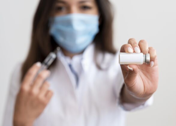 疫苗准备疫苗的女医生感染保健病毒