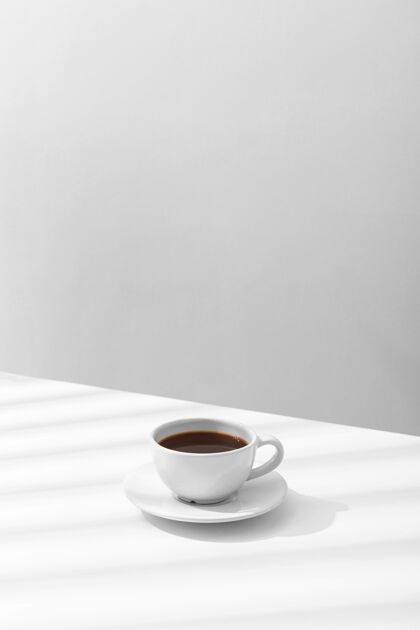 普通高角度的咖啡杯放在桌子上 有复印空间复制空间咖啡简单