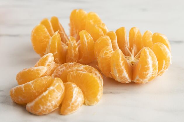 鲜亮高角度的橘子甜味水果横