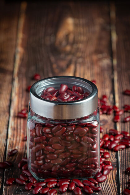 蔬菜把红芸豆放在木地板上的小罐子里营养选择性新鲜度