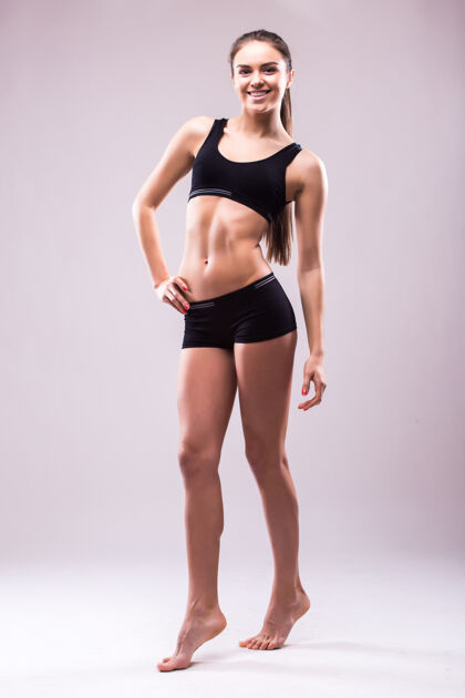 有氧穿着运动服 双手放在臀部的健康女性做运动迷人的女人健康