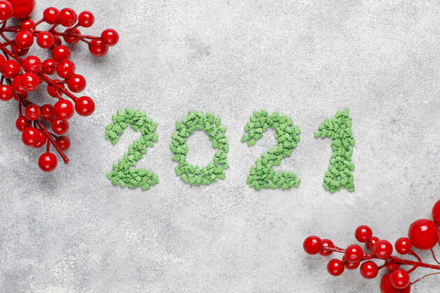 顶部视图2021年的绿色糖果新年庆祝概念装饰新问候语