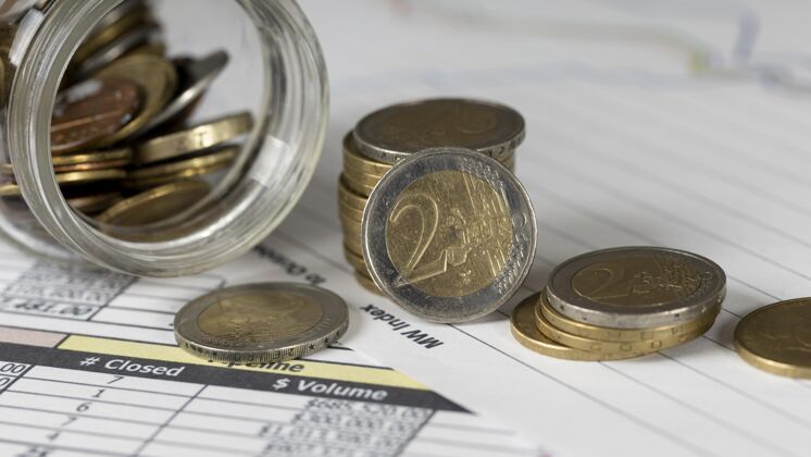 商业不同硬币的俯视图货币财务经济