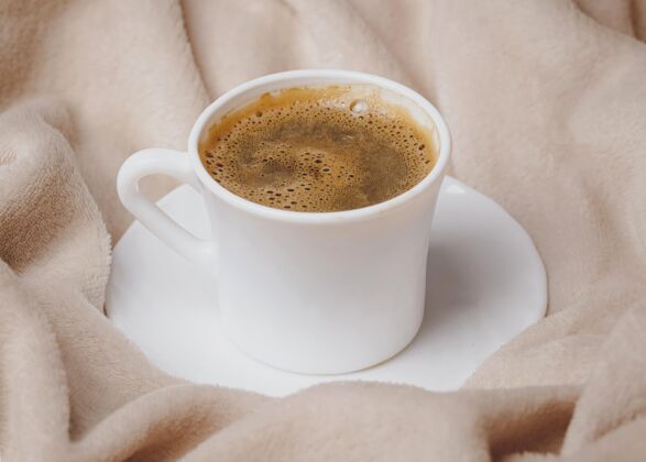 杯子床上高角度的早晨咖啡杯营养美食早午餐