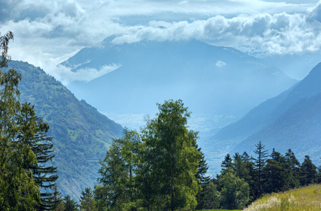 季节夏季雾山景观（阿尔卑斯山 瑞士）风景阴天瑞士