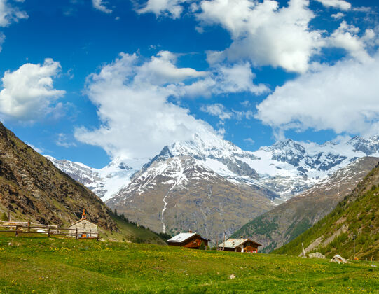 建筑夏季阿尔卑斯山景从高原（瑞士 靠近泽马特）和平瑞士山