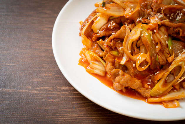 风格韩国辣酱泡菜炒猪肉-韩国风味晚餐辣椒粉美味