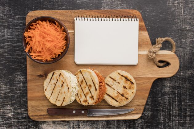平面带刀的木板和有机三明治模型文化顶部视图饮食